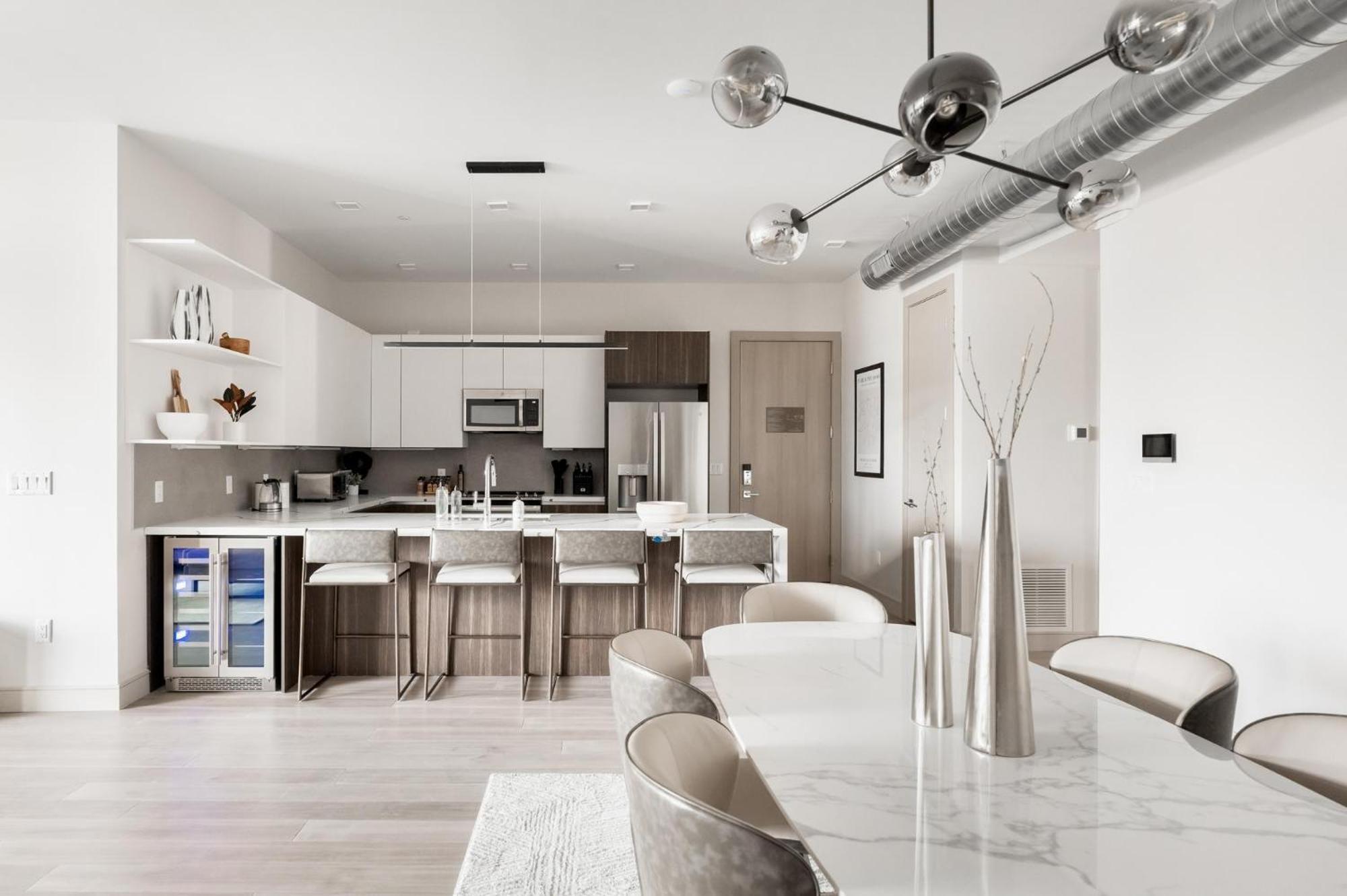 Gameday Oasis - Private Balcony - Jefferson Park - Tesoro Villa เดนเวอร์ ภายนอก รูปภาพ