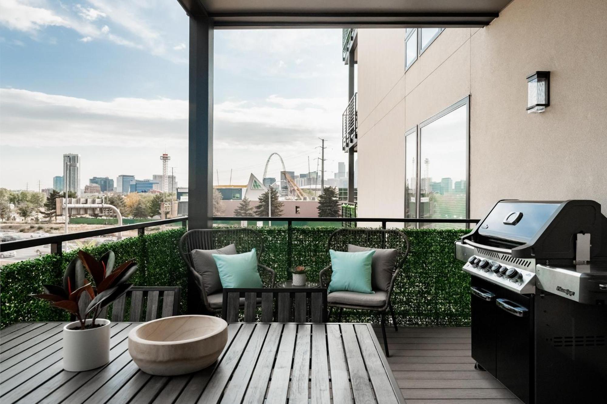 Gameday Oasis - Private Balcony - Jefferson Park - Tesoro Villa เดนเวอร์ ภายนอก รูปภาพ